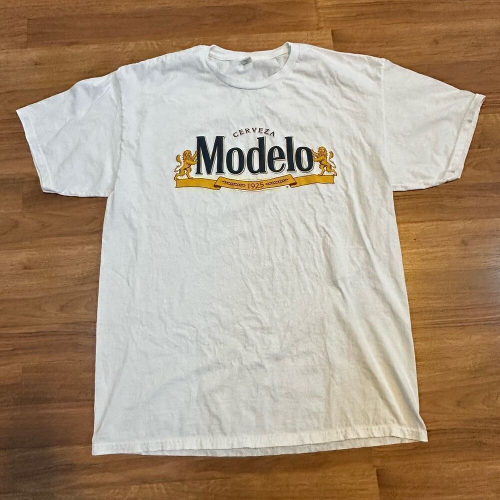 Modelo Cerveza Short Sleeve White T-Shirt | Men Size Large